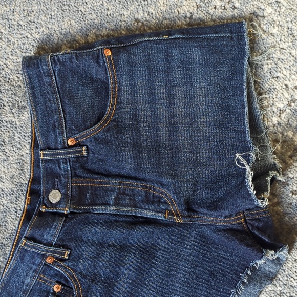 Women's LEVI'S Buttonfly Jean Shorts EUC - Picture 3 of 8